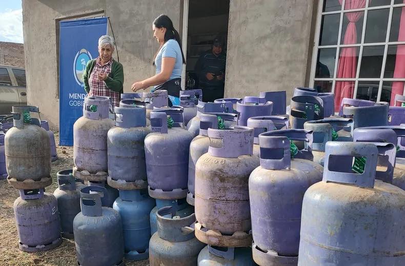 Garrafas de gas social en Mendoza — reforma Zona Fría deja a usuarios mendocinos sin subsidio salvo Malargüe