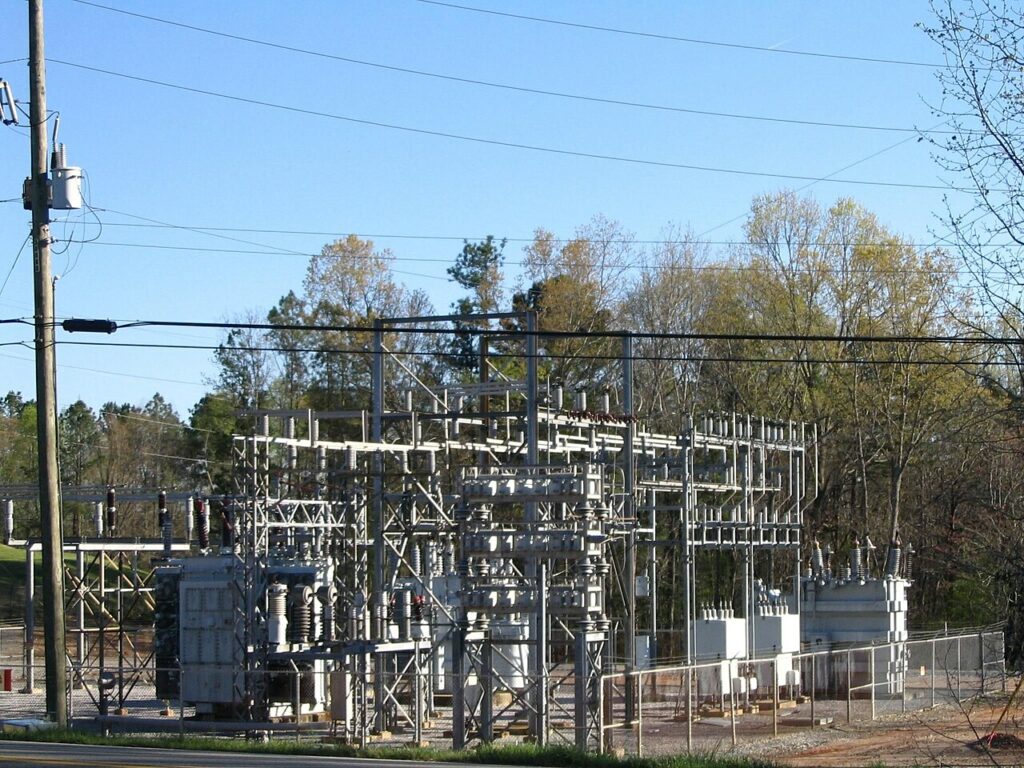 Subestación eléctrica exterior - EPRE sancionó a distribuidoras eléctricas mendocinas y ordena reintegros en boleta