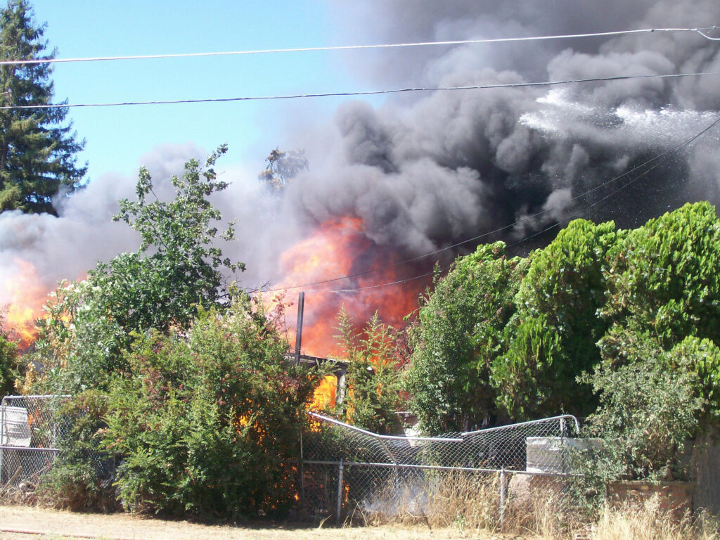 Incendio en casa residencial con humo - seguro de hogar coberturas y cómo reclamar Argentina