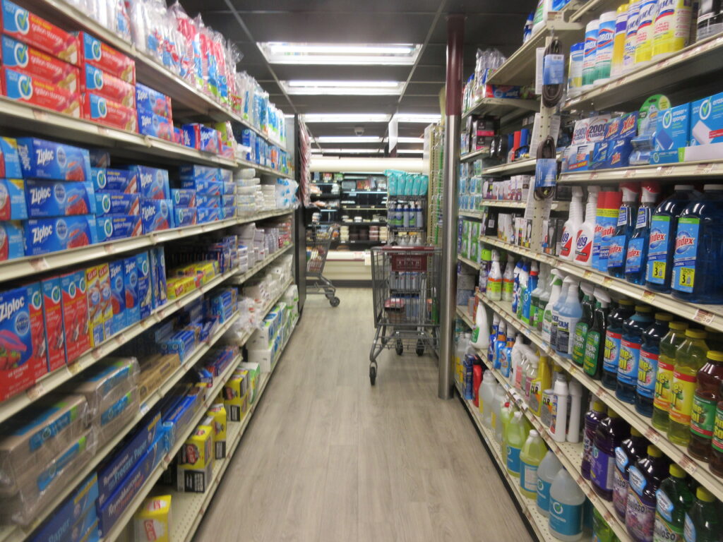 Pasillo de supermercado - accidente en local comercial responsabilidad objetiva daños consumidor Argentina