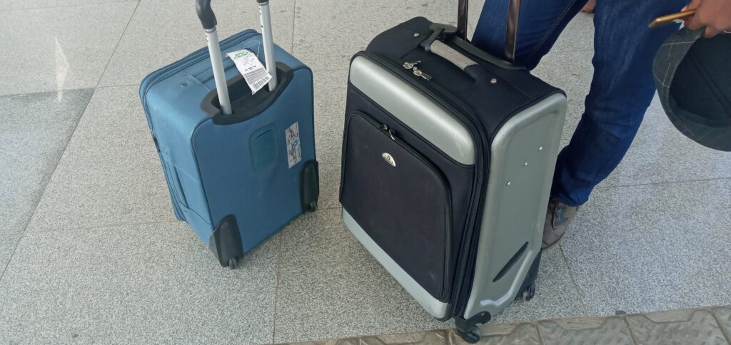 Maletas y equipaje en aeropuerto - agencia de viajes incumplimiento derechos consumidor Argentina