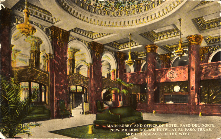 Lobby principal de hotel con recepción y decoración clásica