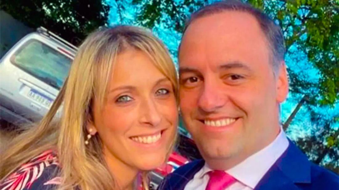 Manuel Adorni y su esposa Bettina Angeletti