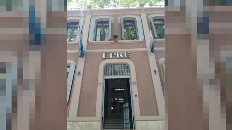 Medidor de luz y boletas de servicios públicos - canasta de servicios sube 919% desde 2023 en Argentina