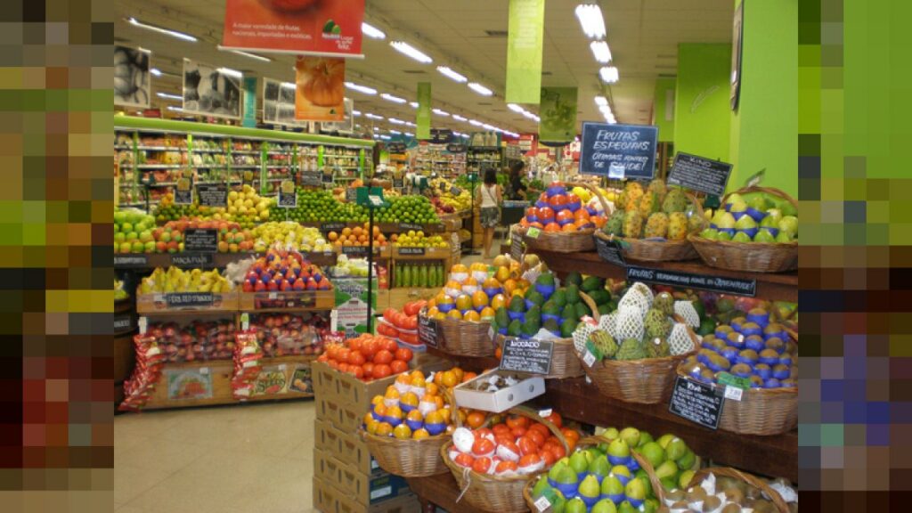 Góndolas de supermercado en Mendoza — en cada ticket debe figurar el número de Defensa del Consumidor según la Ley 9677