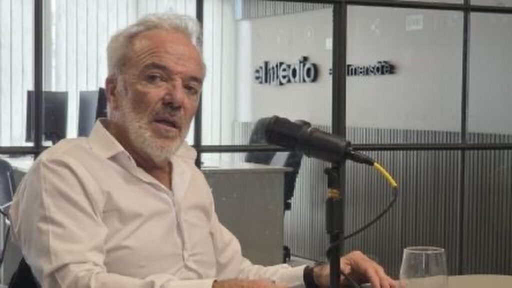 Humberto Mingorance presidente de AYSAM durante entrevista sobre el desborde cloacal en Los Corralitos